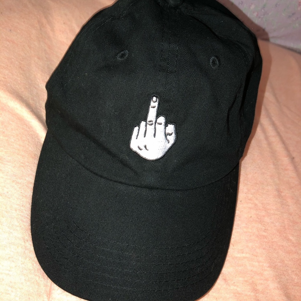 Kylie Jenner middle finger hat
